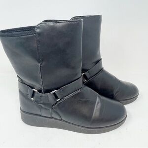 ATMOSPHERE Women’s Black Pull On Fleece Lined Vegan Leather Snow Boots Buckle 8
